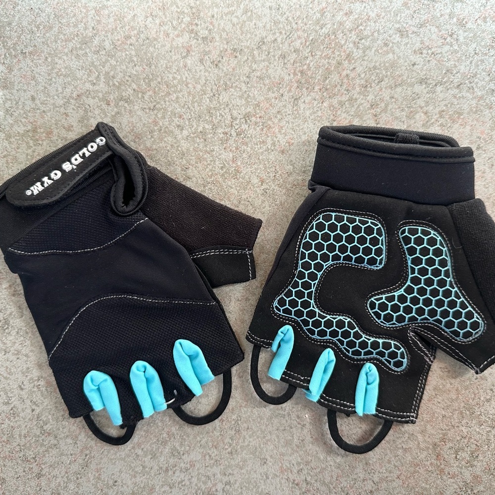 Women’s Gold’s Gym weight lifting gloves